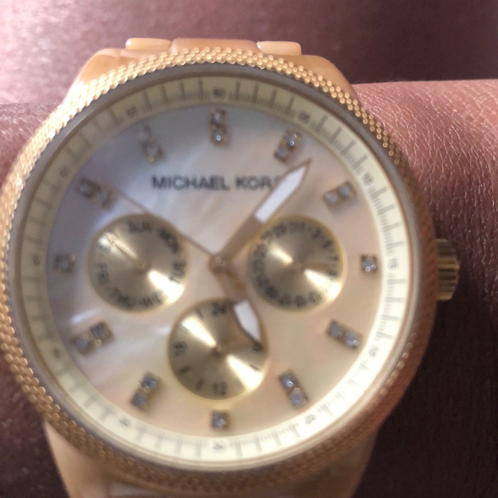 Watch - Picture 3 of 3